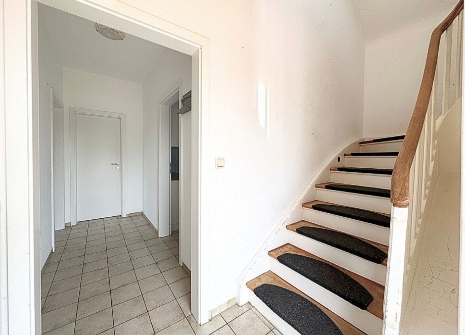 09 Flur _ Treppenaufgang Doppelhaush�lfte Martfeld