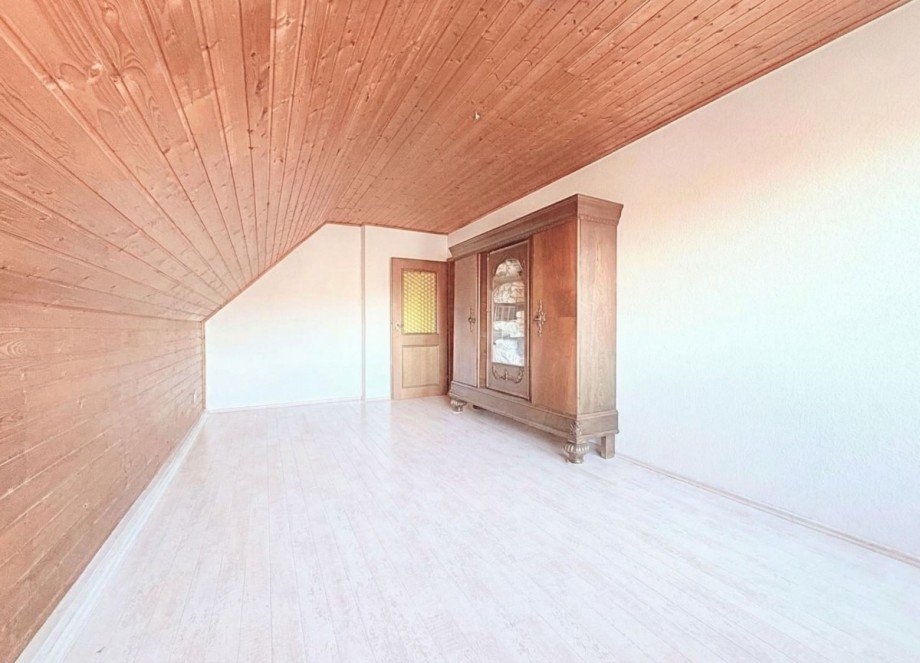 26 Zimmer (2) Einfamilienhaus Emtinghausen